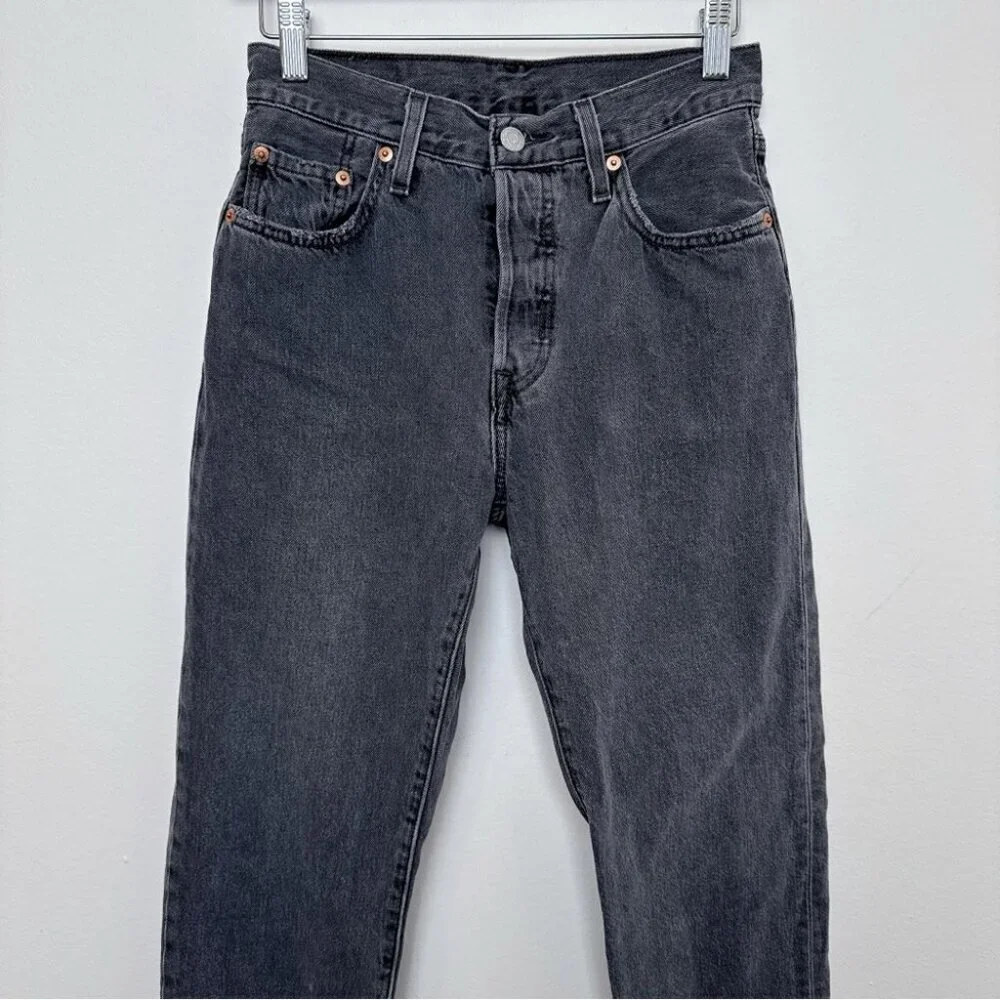 Levi's Womens 25 501 Crop Raw Hem Gray Wash Jeans - Picture 3 of 15